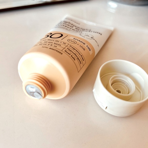 NEW Riversol SPF 30 Tinted Moisturizer 100 - Picture 3 of 4